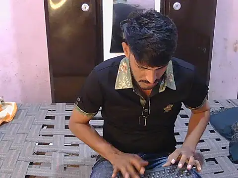 Snapshot of krishjaat43 chatting on June 24, 6:07 pm krishjaat43 online show from June 24, 6:07 pm