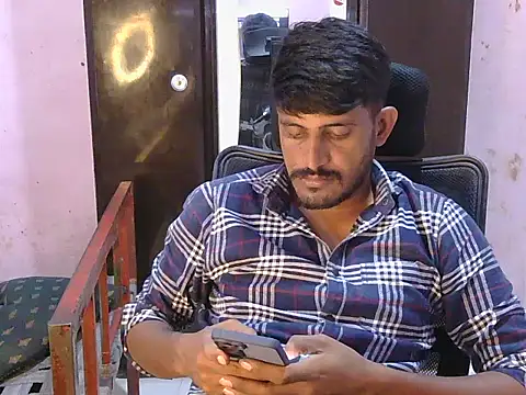 Snapshot of krishjaat43 chatting on July 9, 3:43 am krishjaat43 online show from July 9, 3:43 am