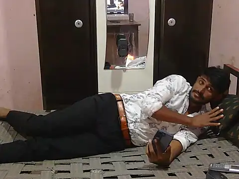 Snapshot of krishjaat43 chatting on July 17, 11:17 am krishjaat43 online show from July 17, 11:17 am