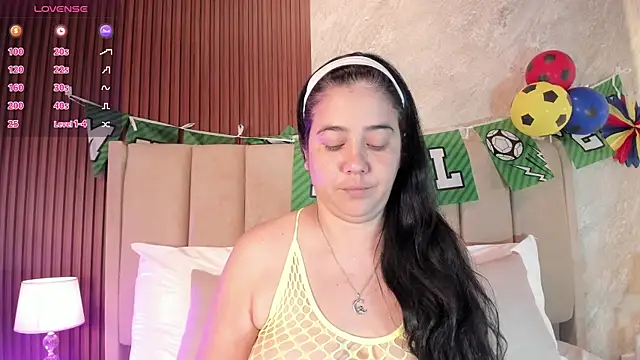 Snapshot of _Cris_Spicy_ chatting on June 17, 8:21 pm Cris Spicy online show from June 17, 8:21 pm