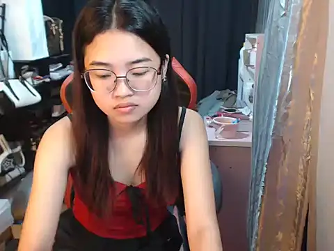 Snapshot of urhoneybunny25 chatting on October 15, 12:44 am urhoneybunny25 online show from October 15, 12:44 am