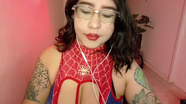 Hell Girll  online show from October 31, 10:44 pm