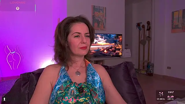 Snapshot of Witch_in_Silk chatting on October 31, 8:32 pm Witch in Silk online show from October 31, 8:32 pm