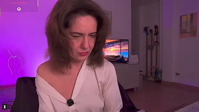 Snapshot of Witch_in_Silk chatting on November 8, 6:07 pm Witch in Silk online show from November 8, 6:07 pm