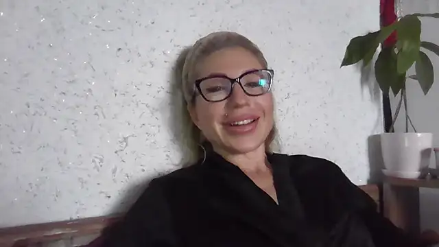 Snapshot of fox_red_lady7 chatting on May 14, 8:54 am fox red lady7 online show from May 14, 8:54 am