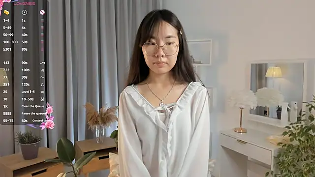 UdelaDodson online show from September 14, 3:11 pm