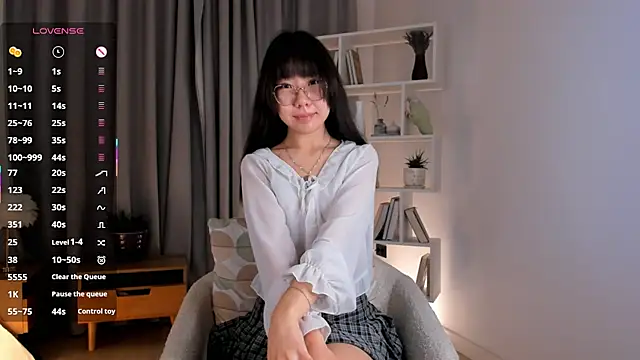 UdelaDodson online show from December 5, 1:25 am