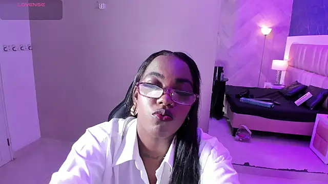 ReinaMiah online show from November 9, 4:22 am