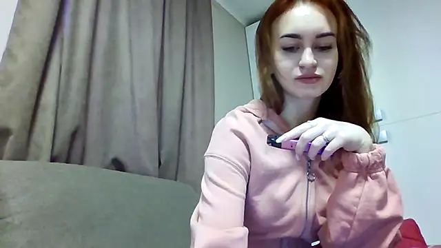 Snapshot of Requellia chatting on October 5, 12:25 pm Requellia online show from October 5, 12:25 pm