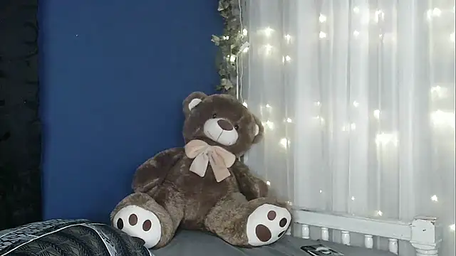 lishainparis18 online show from March 6, 12:01 pm