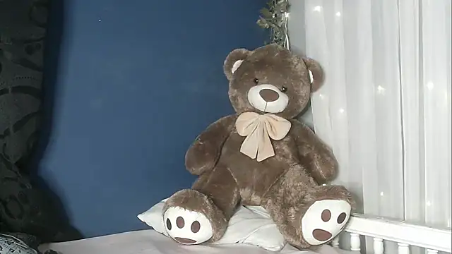 Snapshot of lishainparis18 chatting on March 28, 5:23 pm lishainparis18 online show from March 28, 5:23 pm