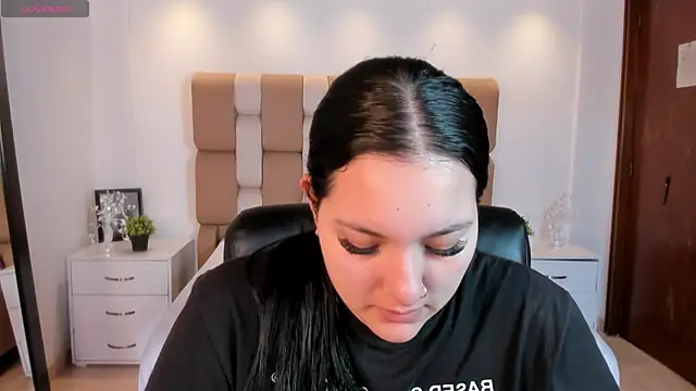 sofiacaramel online show from December 18, 4:13 pm