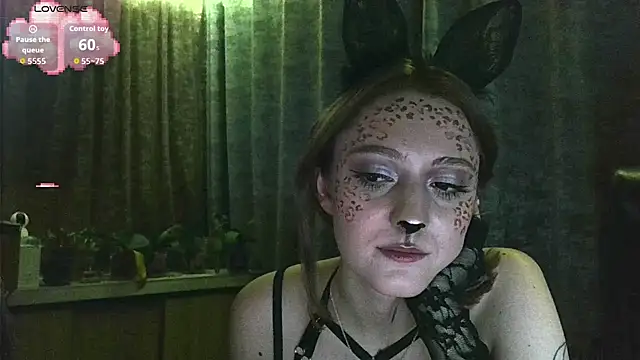 white liillyy online show from October 31, 10:44 pm