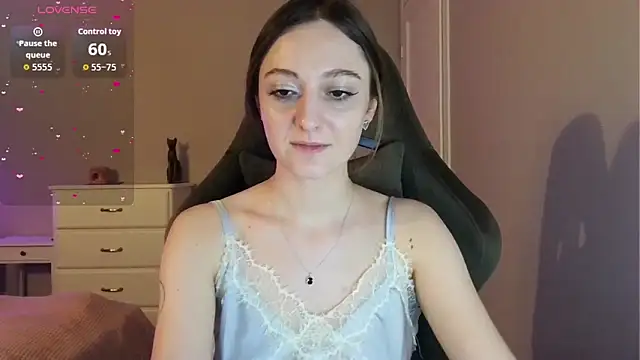 Snapshot of white_liillyy chatting on June 14, 10:56 pm white liillyy online show from June 14, 10:56 pm