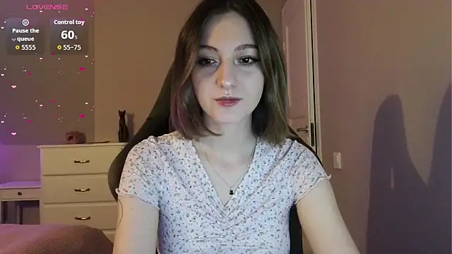 Snapshot of white_liillyy chatting on June 15, 7:49 pm white liillyy online show from June 15, 7:49 pm