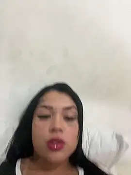 Snapshot of Babebommer chatting on October 14, 12:22 am Babebommer online show from October 14, 12:22 am