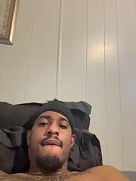 Snapshot of tyrek5051 chatting on November 17, 5:41 pm tyrek5051 online show from November 17, 5:41 pm