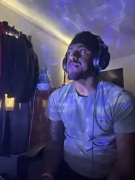 Snapshot of tyrek5051 chatting on November 29, 1:58 pm tyrek5051 online show from November 29, 1:58 pm