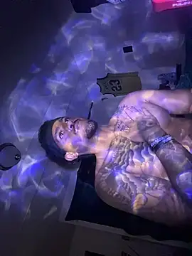 Snapshot of tyrek5051 chatting on December 3, 2:26 pm tyrek5051 online show from December 3, 2:26 pm