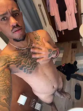 Snapshot of tyrek5051 chatting on December 17, 7:20 pm tyrek5051 online show from December 17, 7:20 pm