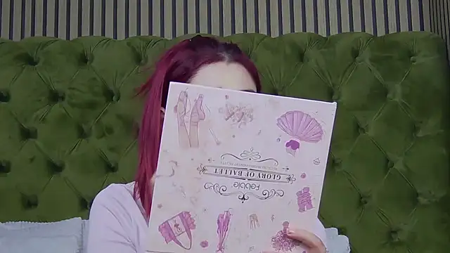 LunaHart online show from February 4, 12:33 pm