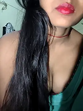 Snapshot of RAYI_Queen_2 chatting on November 9, 8:45 am RAYI Queen 2 online show from November 9, 8:45 am