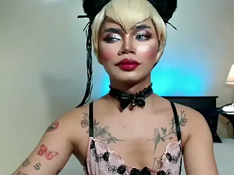 Snapshot of hugecockbabe chatting on July 22, 6:49 am hugecockbabe online show from July 22, 6:49 am