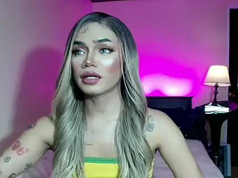 Snapshot of hugecockbabe chatting on July 26, 6:15 pm hugecockbabe online show from July 26, 6:15 pm
