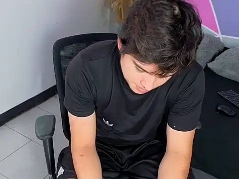 invincible200 online show from November 14, 1:54 pm