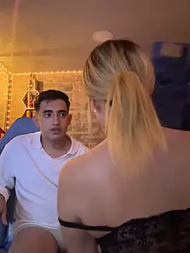 Snapshot of Melissa_coll chatting on December 4, 6:01 am Melissa coll online show from December 4, 6:01 am