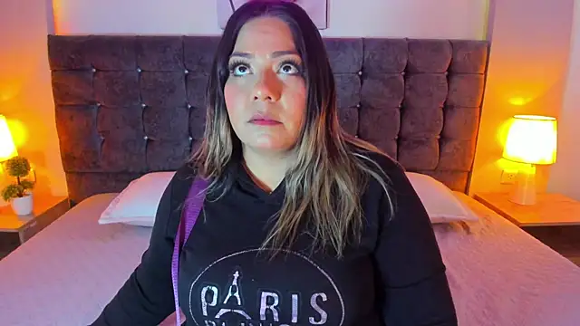 isabella horney  online show from January 8, 8:11 pm