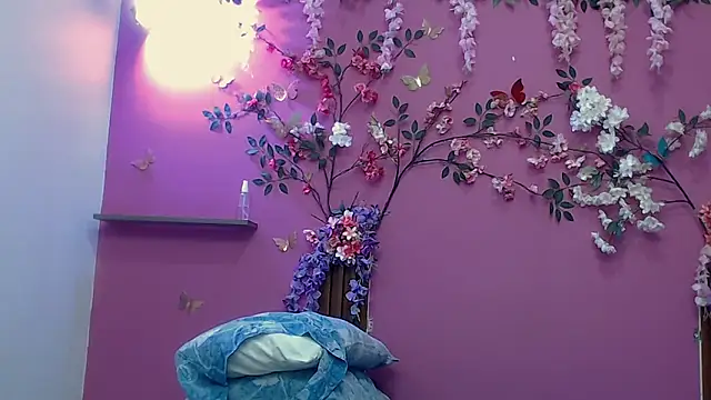 skinnybarbie022 online show from November 6, 1:39 am