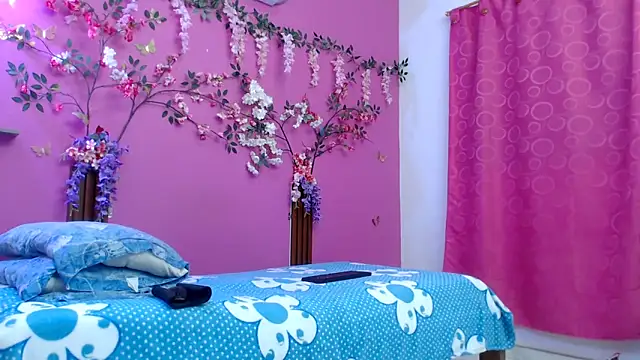 Snapshot of skinnybarbie022 chatting on May 14, 12:34 pm skinnybarbie022 online show from May 14, 12:34 pm