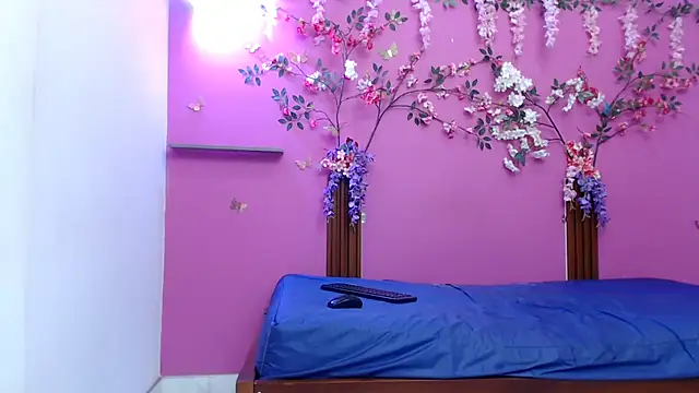 Snapshot of skinnybarbie022 chatting on May 30, 12:41 am skinnybarbie022 online show from May 30, 12:41 am
