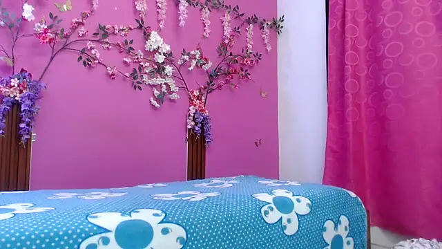 Snapshot of skinnybarbie022 chatting on May 31, 12:19 am skinnybarbie022 online show from May 31, 12:19 am