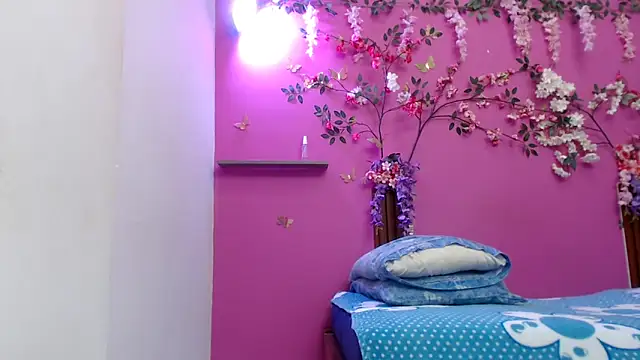 Snapshot of skinnybarbie022 chatting on June 4, 12:27 am skinnybarbie022 online show from June 4, 12:27 am