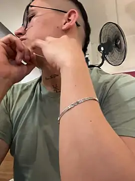 Kurtxxx22 online show from June 3, 11:21 pm