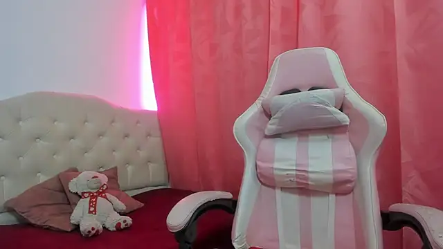 Snapshot of lailahdark chatting on September 14, 4:44 am lailahdark online show from September 14, 4:44 am