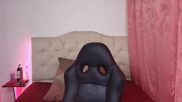 Snapshot of lailahdark chatting on October 17, 4:59 am lailahdark online show from October 17, 4:59 am