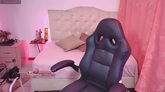 Snapshot of lailahdark chatting on November 7, 4:45 am lailahdark online show from November 7, 4:45 am