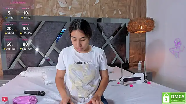 Selene  Lopez  online show from November 28, 8:00 pm