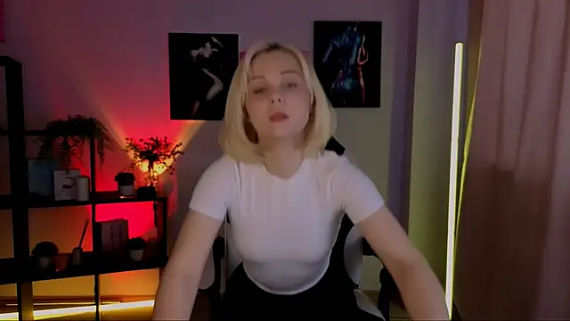 Charlotte Colinss online show from April 30, 4:41 am