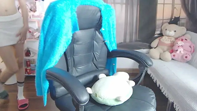 Snapshot of Suzie_Wet_Cave chatting on October 23, 11:42 am Suzie Wet Cave online show from October 23, 11:42 am