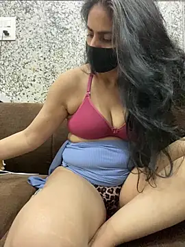 Snapshot of SashaPatel chatting on June 15, 2:36 am SashaPatel online show from June 15, 2:36 am
