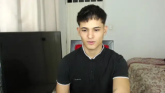 Snapshot of Alex_mojica chatting on October 29, 6:15 am Alex mojica online show from October 29, 6:15 am