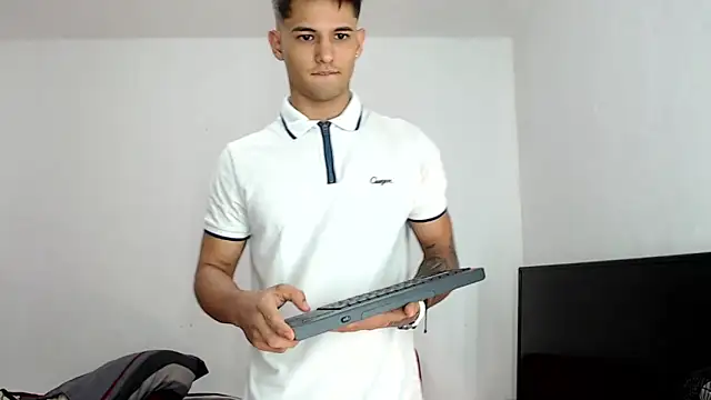 Snapshot of Alex_mojica chatting on December 14, 6:08 am Alex mojica online show from December 14, 6:08 am