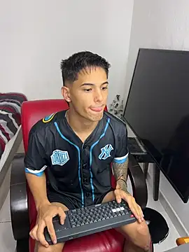 Alex mojica online show from February 8, 7:01 am