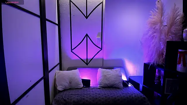 NahomiRichards  online show from March 14, 5:35 am