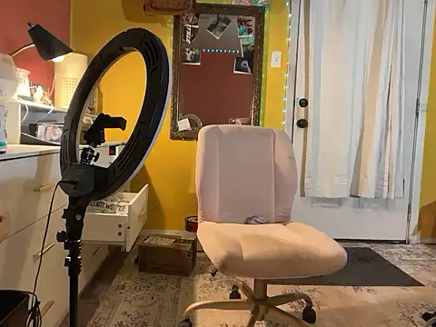 Snapshot of bearcub300 chatting on November 7, 12:32 am bearcub300 online show from November 7, 12:32 am