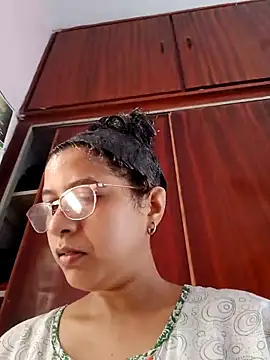 Snapshot of thanusi_2 chatting on October 24, 4:20 am thanusi 2 online show from October 24, 4:20 am